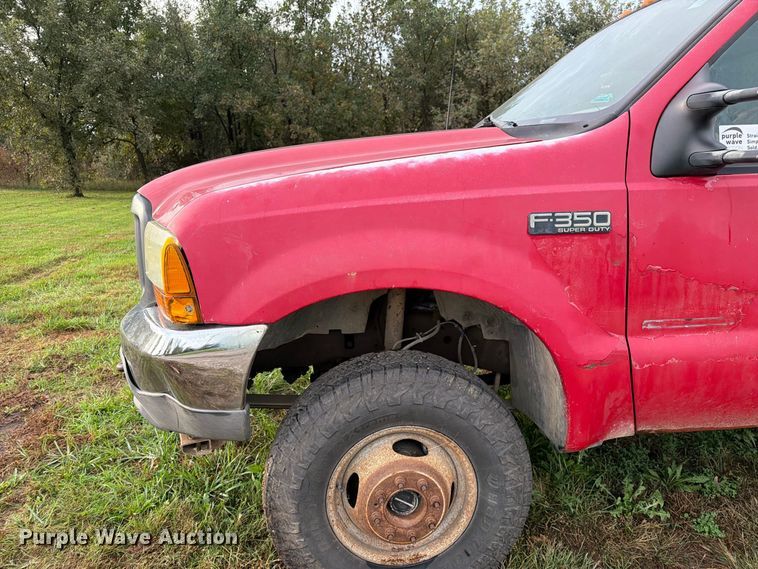 image for item FM6542 2001 Ford F350 Super Duty XL flatbed pickup truck