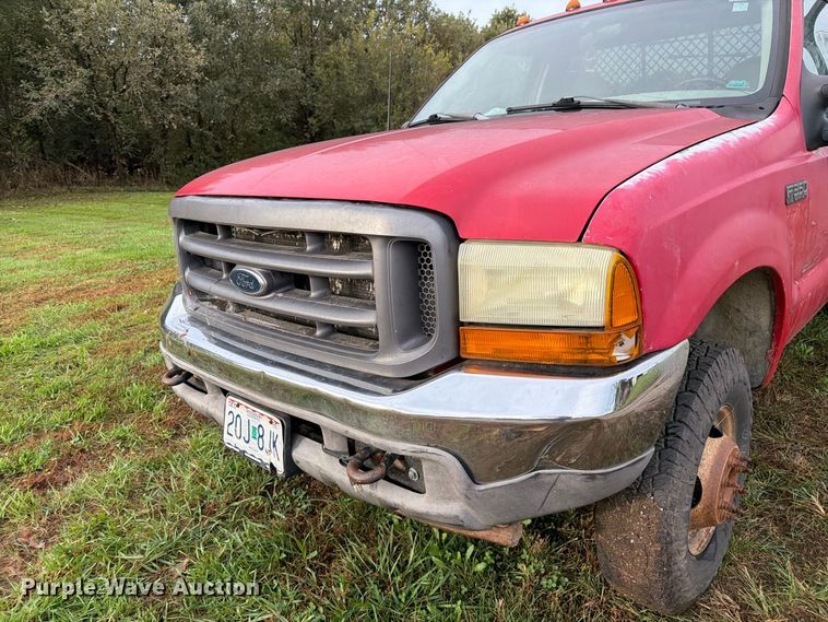 image for item FM6542 2001 Ford F350 Super Duty XL flatbed pickup truck