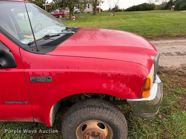 image for item FM6542 2001 Ford F350 Super Duty XL flatbed pickup truck