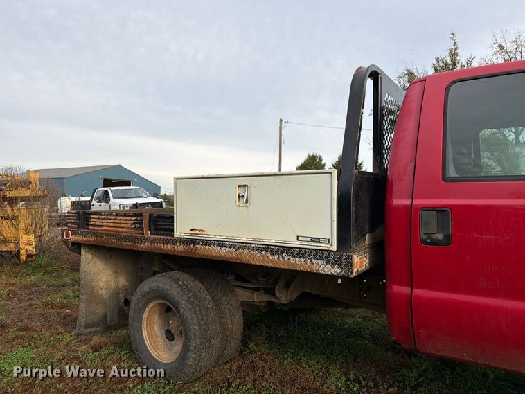 image for item FM6542 2001 Ford F350 Super Duty XL flatbed pickup truck