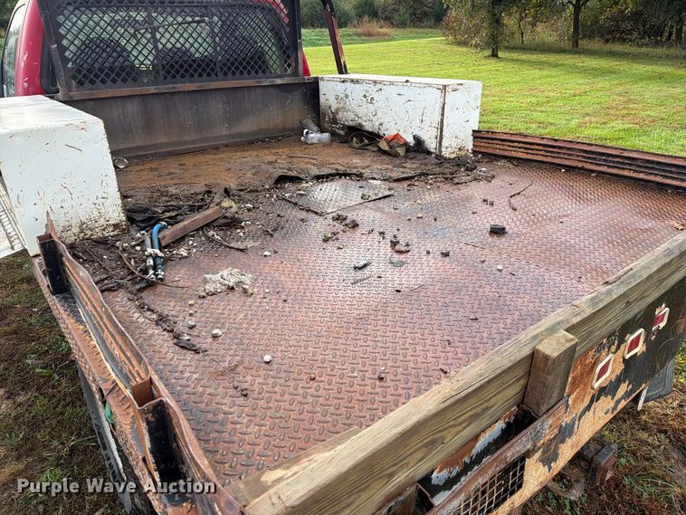 image for item FM6542 2001 Ford F350 Super Duty XL flatbed pickup truck