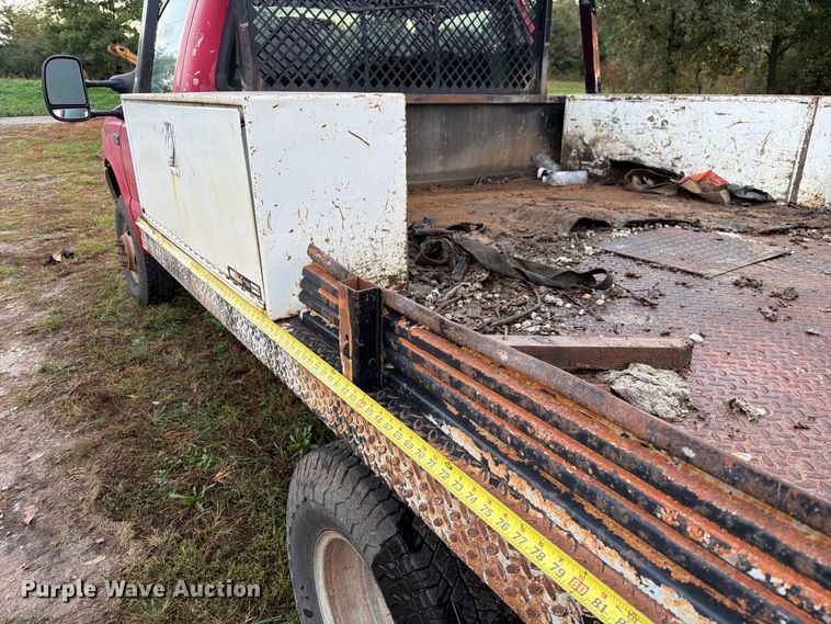 image for item FM6542 2001 Ford F350 Super Duty XL flatbed pickup truck