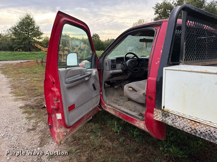 image for item FM6542 2001 Ford F350 Super Duty XL flatbed pickup truck