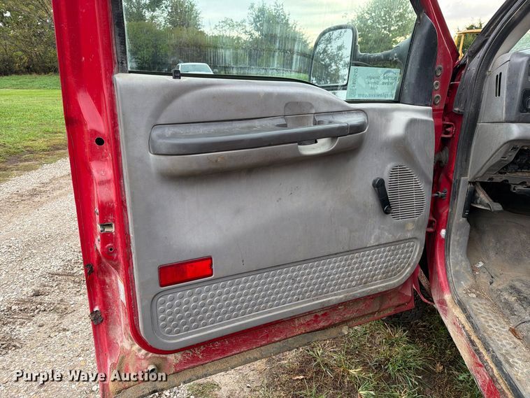 image for item FM6542 2001 Ford F350 Super Duty XL flatbed pickup truck