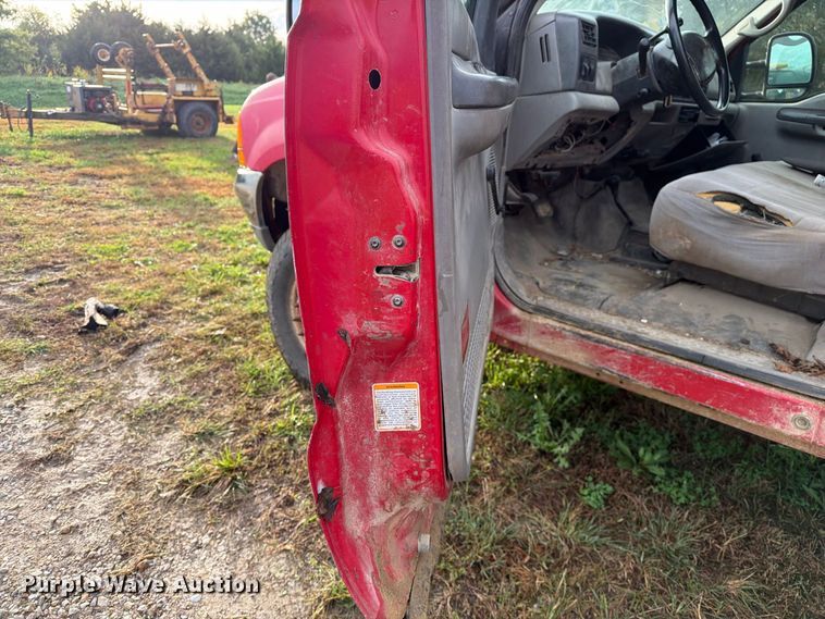image for item FM6542 2001 Ford F350 Super Duty XL flatbed pickup truck