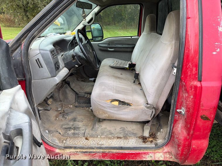image for item FM6542 2001 Ford F350 Super Duty XL flatbed pickup truck