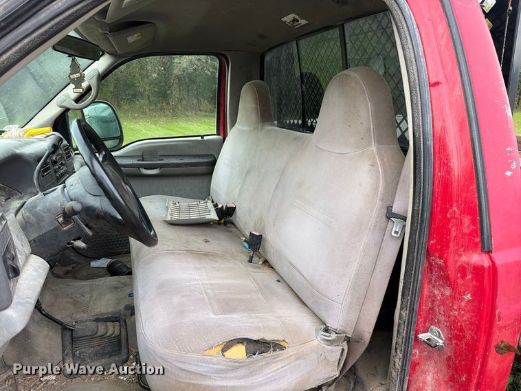image for item FM6542 2001 Ford F350 Super Duty XL flatbed pickup truck