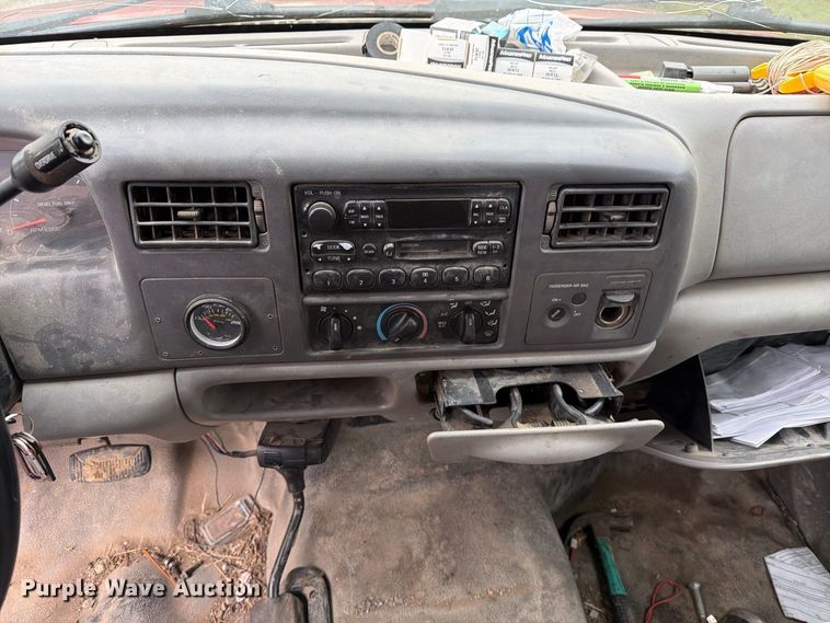 image for item FM6542 2001 Ford F350 Super Duty XL flatbed pickup truck