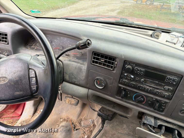 image for item FM6542 2001 Ford F350 Super Duty XL flatbed pickup truck