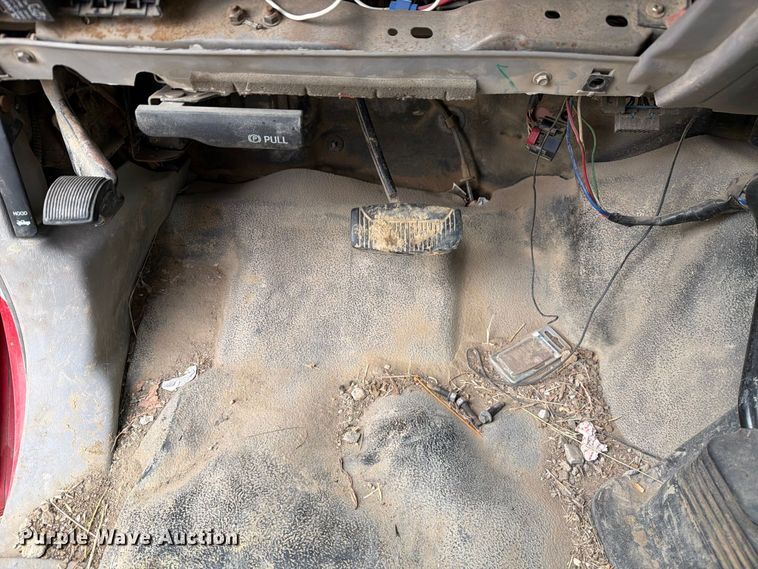 image for item FM6542 2001 Ford F350 Super Duty XL flatbed pickup truck
