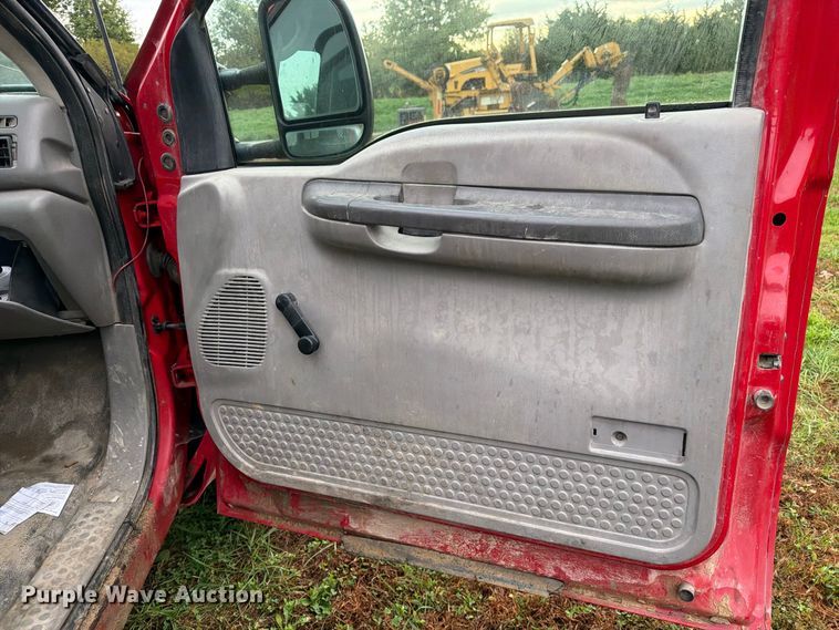 image for item FM6542 2001 Ford F350 Super Duty XL flatbed pickup truck