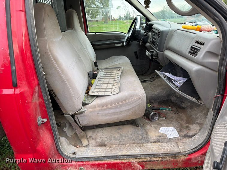 image for item FM6542 2001 Ford F350 Super Duty XL flatbed pickup truck