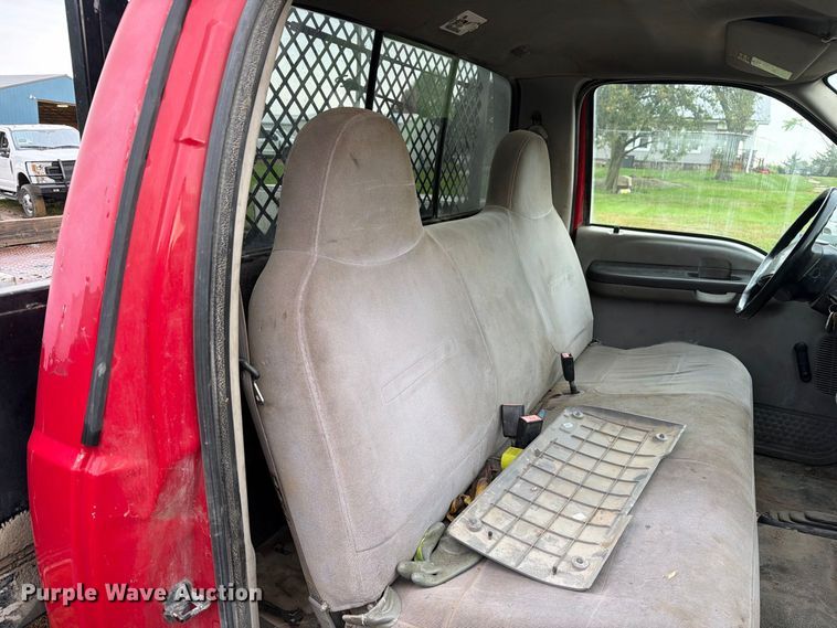 image for item FM6542 2001 Ford F350 Super Duty XL flatbed pickup truck