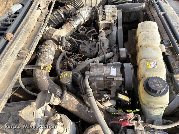 image for item FM6542 2001 Ford F350 Super Duty XL flatbed pickup truck