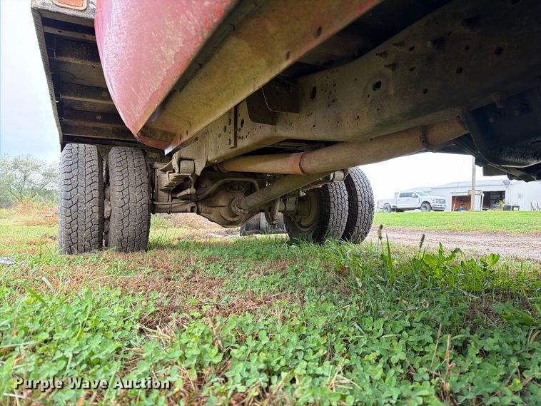 image for item FM6542 2001 Ford F350 Super Duty XL flatbed pickup truck