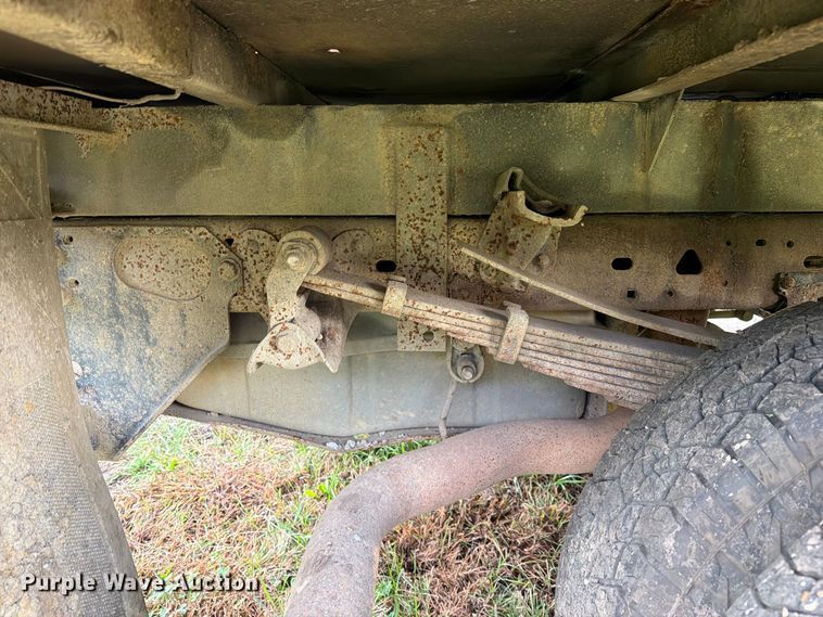 image for item FM6542 2001 Ford F350 Super Duty XL flatbed pickup truck