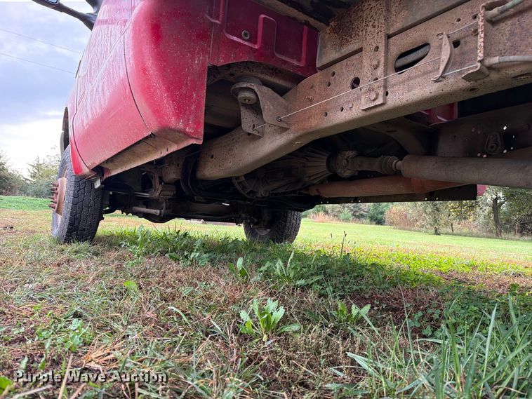 image for item FM6542 2001 Ford F350 Super Duty XL flatbed pickup truck