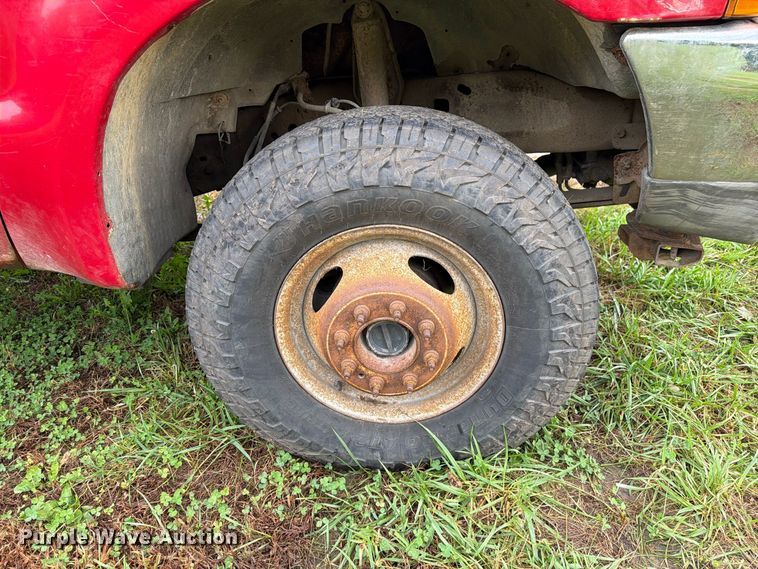 image for item FM6542 2001 Ford F350 Super Duty XL flatbed pickup truck