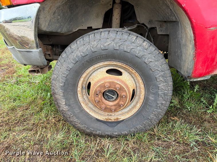 image for item FM6542 2001 Ford F350 Super Duty XL flatbed pickup truck