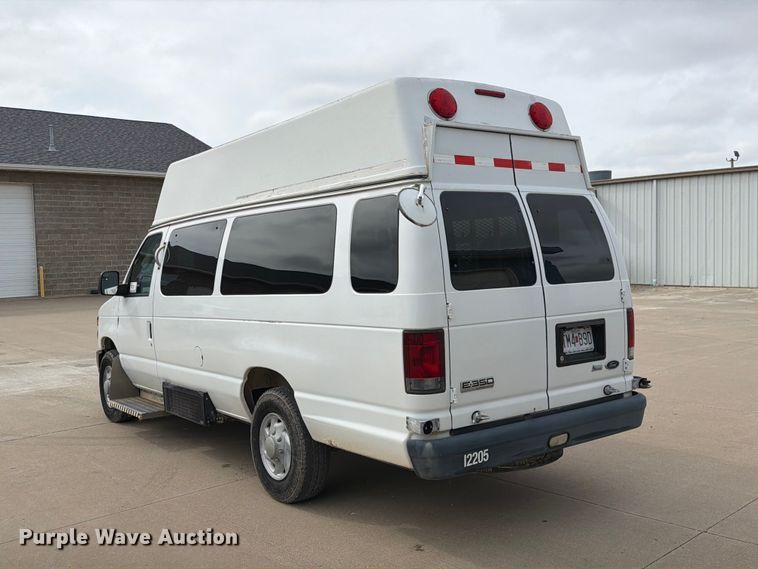 image for item FM6543 2010 Ford E350 handicap accessible van