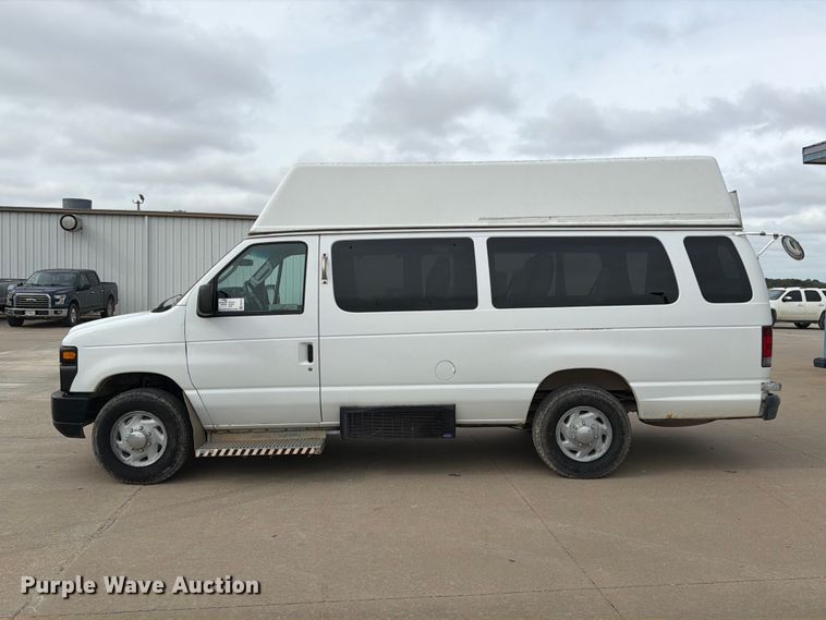 image for item FM6543 2010 Ford E350 handicap accessible van