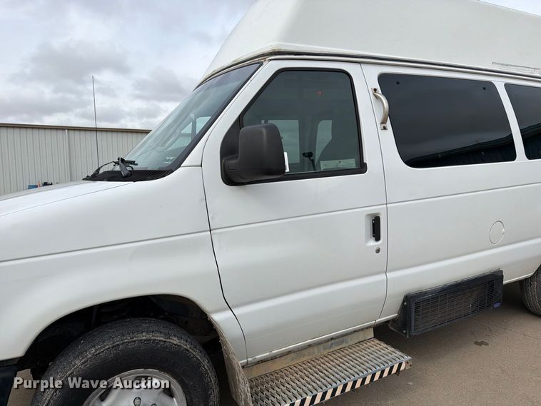 image for item FM6543 2010 Ford E350 handicap accessible van