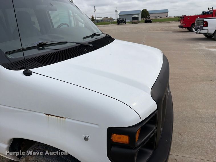 image for item FM6543 2010 Ford E350 handicap accessible van