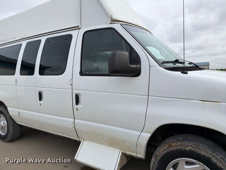 image for item FM6543 2010 Ford E350 handicap accessible van