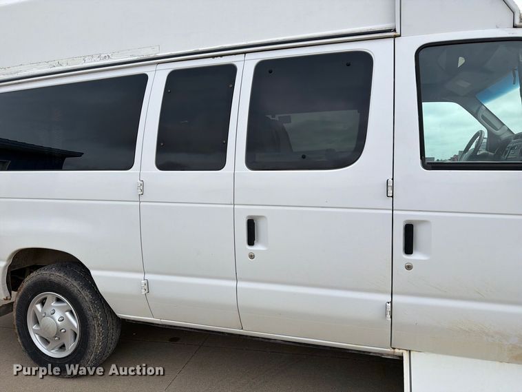 image for item FM6543 2010 Ford E350 handicap accessible van