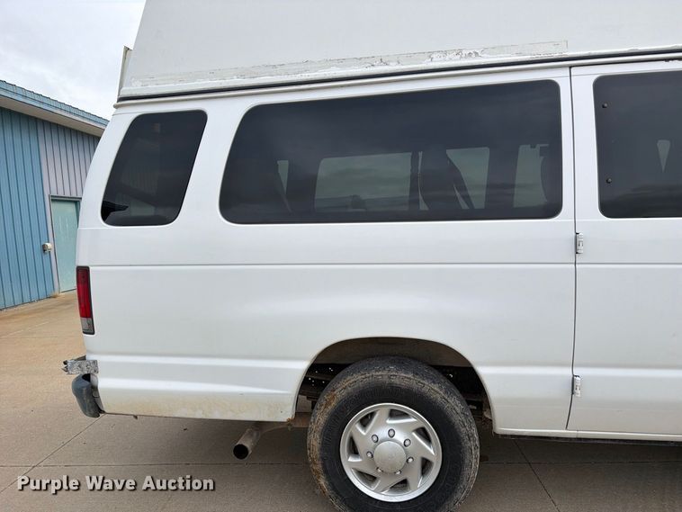 image for item FM6543 2010 Ford E350 handicap accessible van
