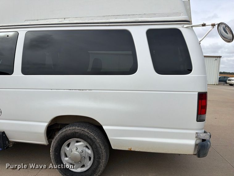 image for item FM6543 2010 Ford E350 handicap accessible van