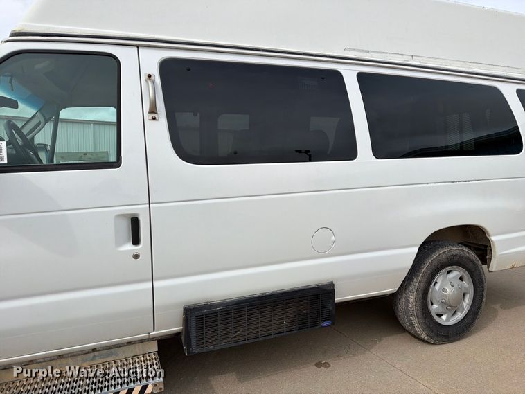 image for item FM6543 2010 Ford E350 handicap accessible van