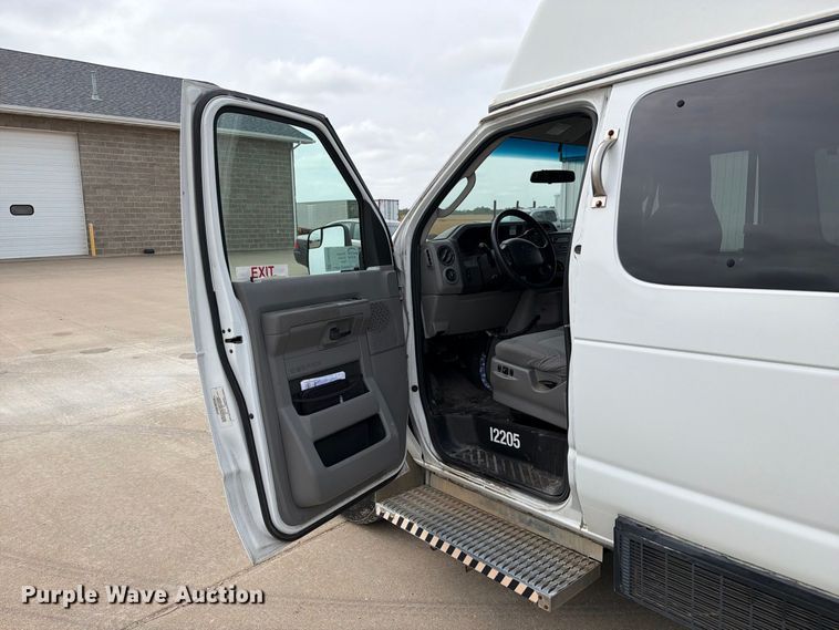 image for item FM6543 2010 Ford E350 handicap accessible van