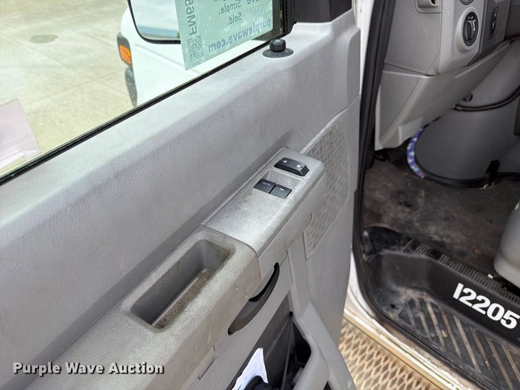 image for item FM6543 2010 Ford E350 handicap accessible van