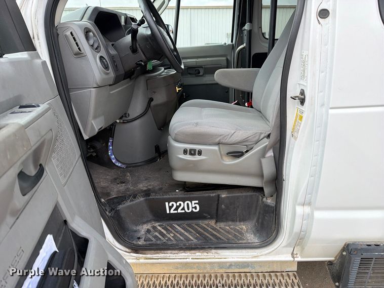 image for item FM6543 2010 Ford E350 handicap accessible van