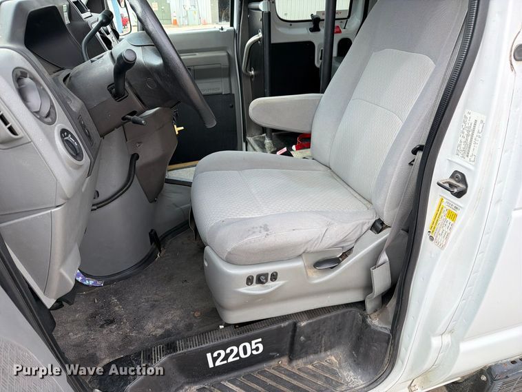 image for item FM6543 2010 Ford E350 handicap accessible van