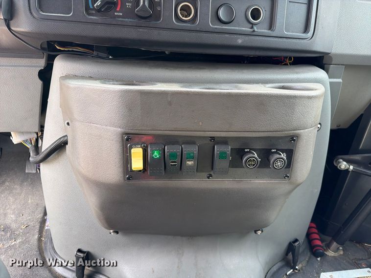 image for item FM6543 2010 Ford E350 handicap accessible van