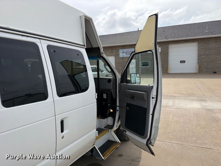 image for item FM6543 2010 Ford E350 handicap accessible van
