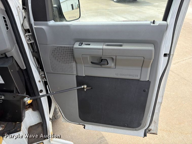 image for item FM6543 2010 Ford E350 handicap accessible van