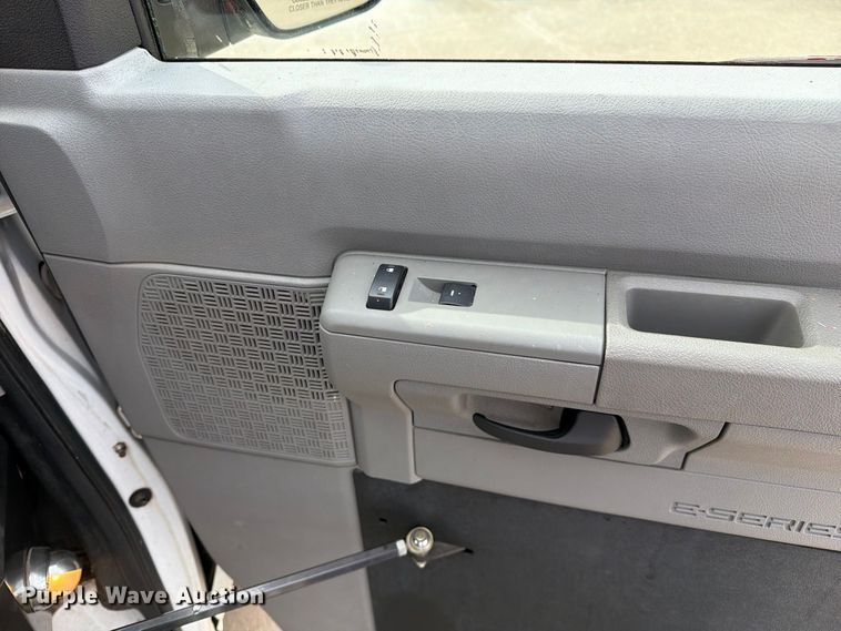 image for item FM6543 2010 Ford E350 handicap accessible van