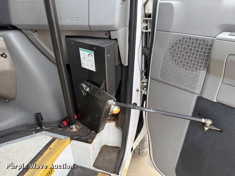image for item FM6543 2010 Ford E350 handicap accessible van