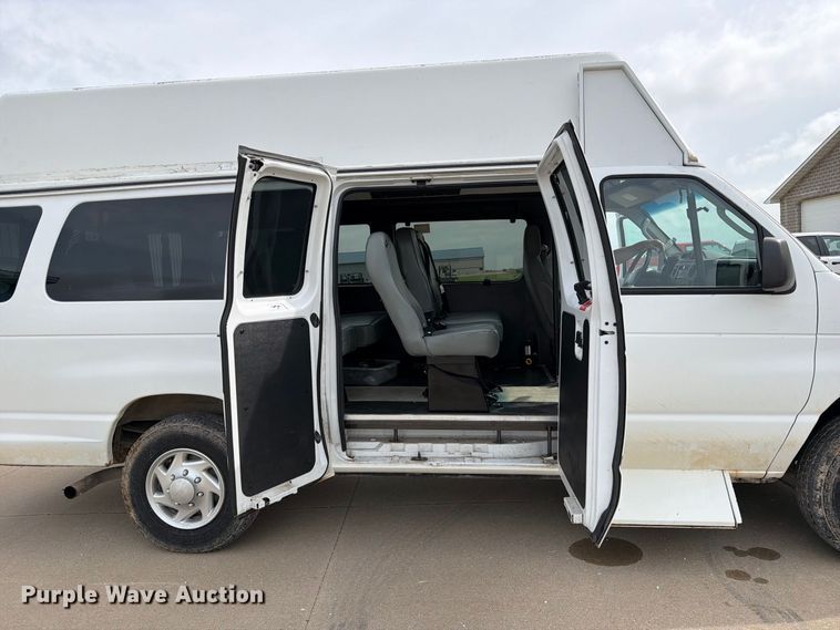 image for item FM6543 2010 Ford E350 handicap accessible van