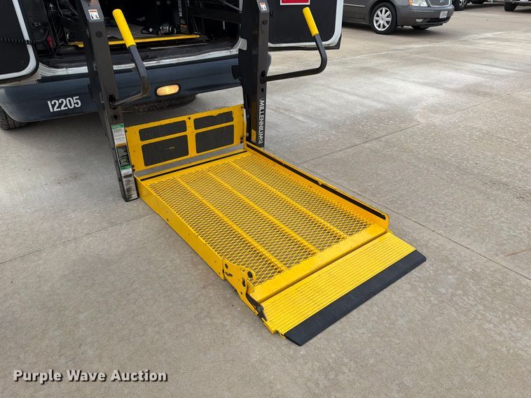 image for item FM6543 2010 Ford E350 handicap accessible van
