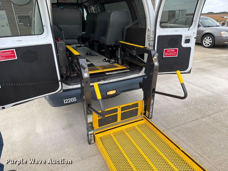 image for item FM6543 2010 Ford E350 handicap accessible van