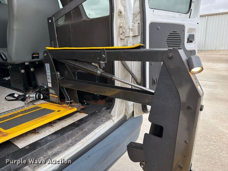 image for item FM6543 2010 Ford E350 handicap accessible van