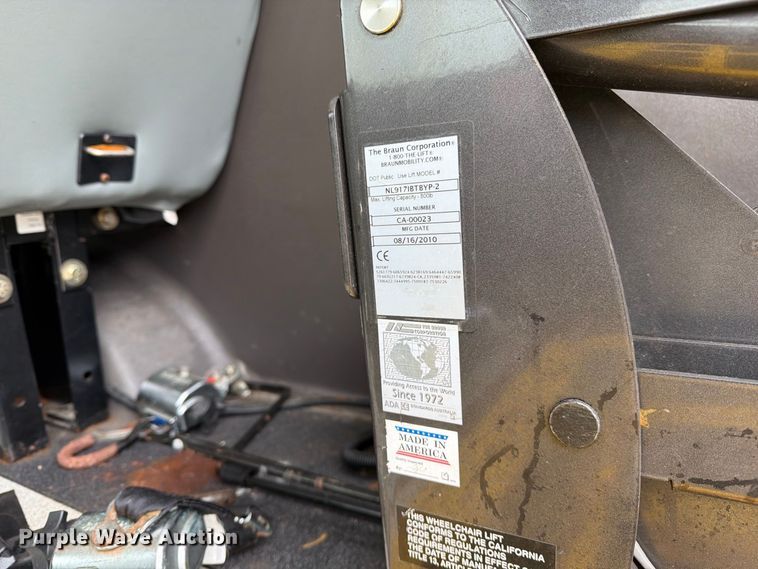 image for item FM6543 2010 Ford E350 handicap accessible van