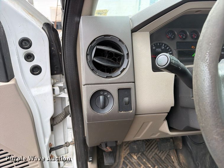 image for item FM6546 2008 Ford F550 Super Duty XL flatbed truck