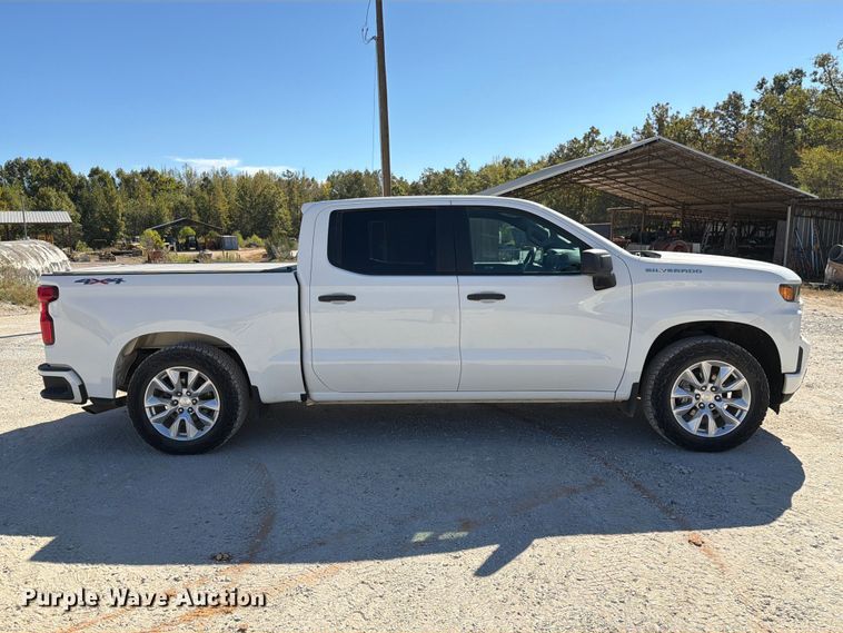 image for item FM6570 2022 Chevrolet Silverado 1500 Crew Cab pickup truck
