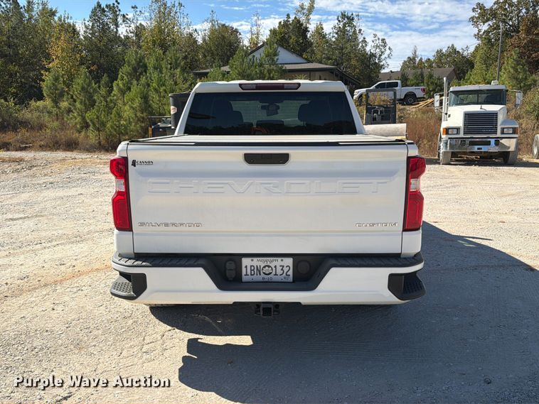 image for item FM6570 2022 Chevrolet Silverado 1500 Crew Cab pickup truck