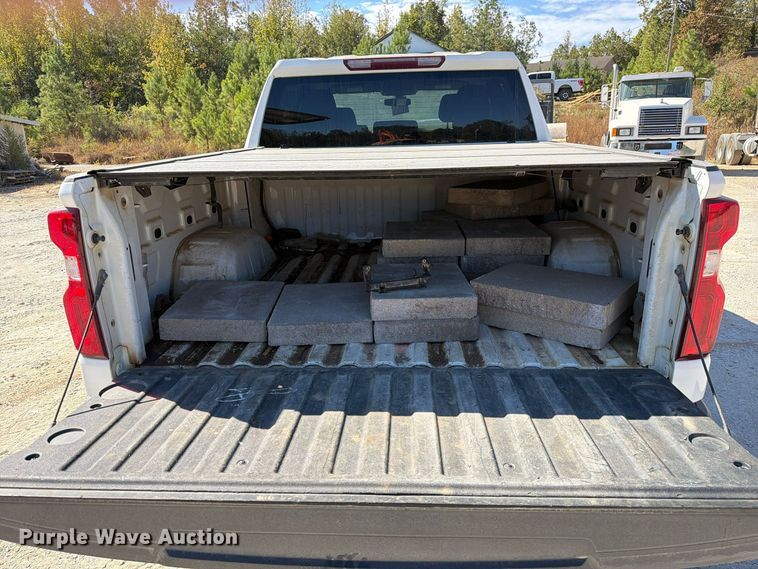 image for item FM6570 2022 Chevrolet Silverado 1500 Crew Cab pickup truck